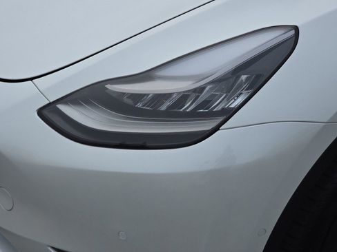 Used 2021 Tesla Model Y Long Range image 35