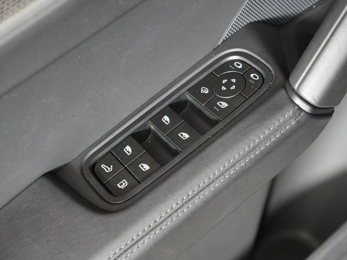 Certified 2024 Porsche Cayenne Turbo AWD/4WD image 21