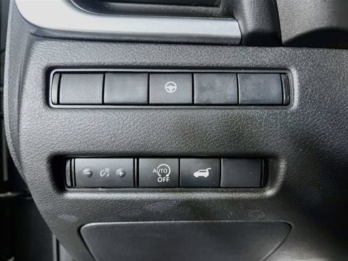 Used 2025 Nissan Rogue SV AWD/4WD image 12