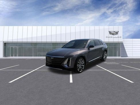 Used 2025 Cadillac Lyriq Luxury w/ LPO, Floor Liner Package AWD/4WD image 6