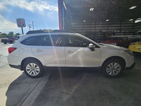 Used 2017 Subaru Outback 2.5i Premium AWD/4WD image 9