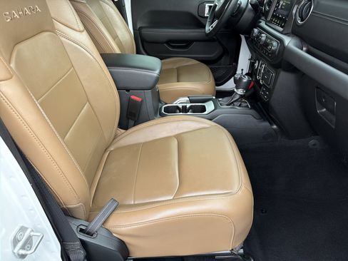 Used 2021 Jeep Wrangler Unlimited Sahara w/ Safety Group image 13