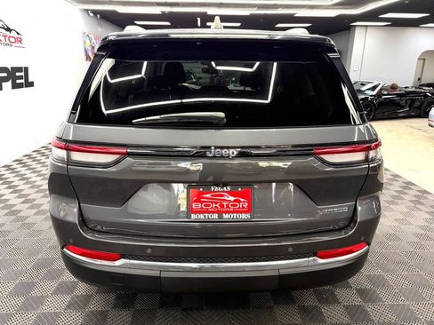 Used 2022 Jeep Grand Cherokee Laredo w/ Luxury Tech Group I RWD image 13