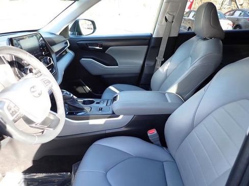 Certified 2022 Toyota Highlander XLE image 15