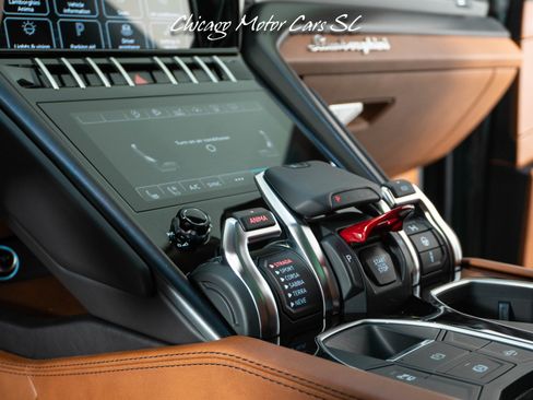 Used 2021 Lamborghini Urus AWD/4WD image 38