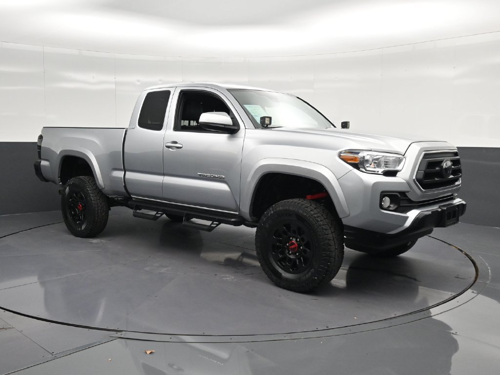 Used 2022 Toyota Tacoma SR5 AWD/4WD image 5