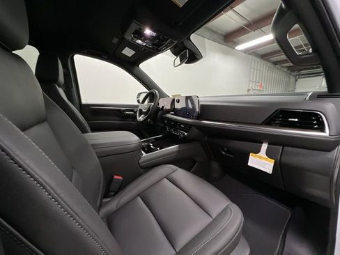 New 2026 Chevrolet Suburban LT image 29