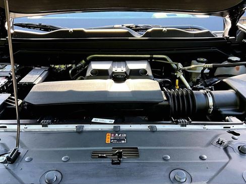Used 2025 Chevrolet Colorado Z71 w/ Technology Package AWD/4WD image 36