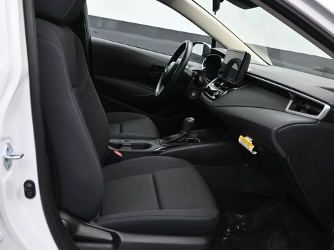Used 2025 Toyota Corolla LE FWD image 11