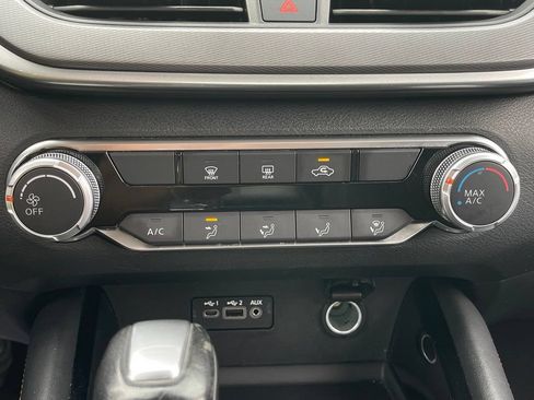 Used 2024 Nissan Altima 2.5 SR FWD image 30