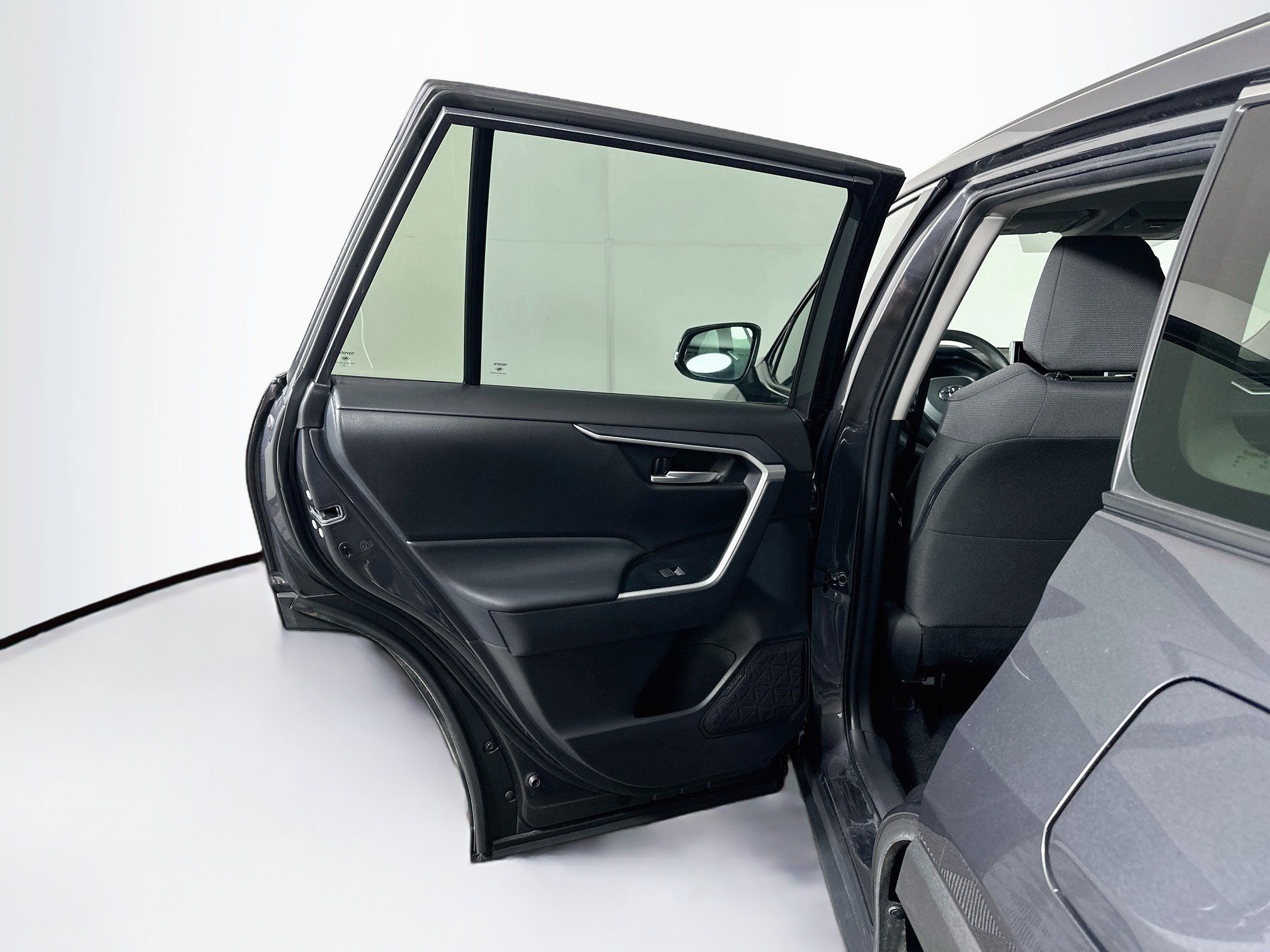 Used 2025 Toyota RAV4 XLE FWD image 25