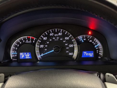 Used 2014 Toyota Camry SE FWD image 19