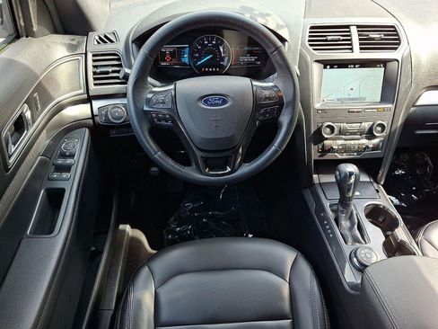 Used 2019 Ford Explorer XLT w/ Equipment Group 202A AWD/4WD image 11