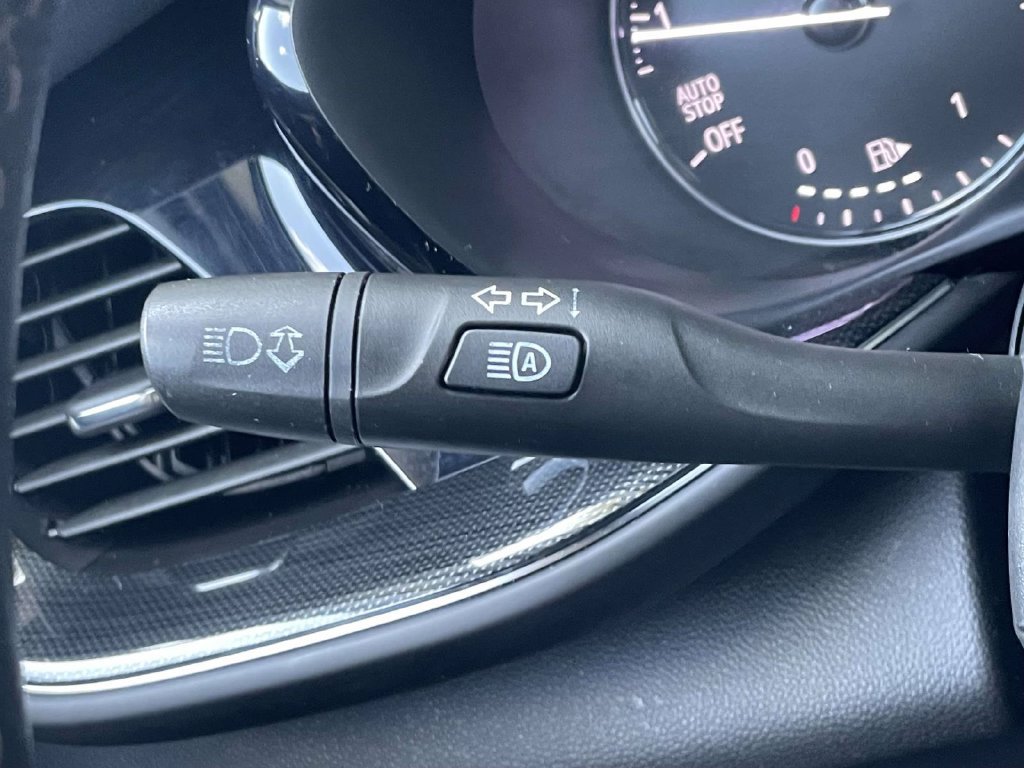 Used 2022 Buick Envision Essence w/ Safety Package FWD image 22