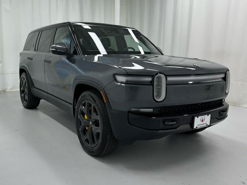 Used 2025 Rivian R1S Premium AWD/4WD image 2