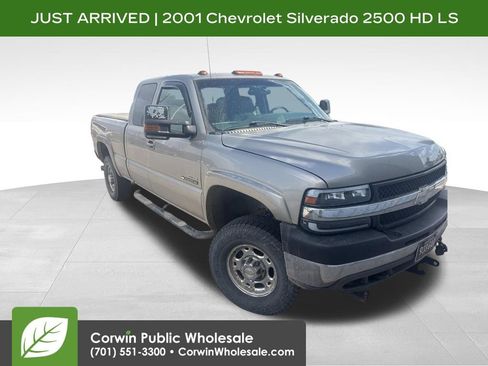 Used 2001 Chevrolet Silverado 2500 LS AWD/4WD image 1