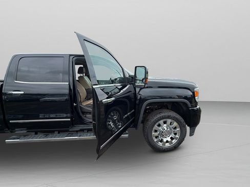 Used 2019 GMC Sierra 2500 Denali AWD/4WD image 31