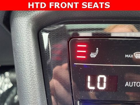 New 2025 Volkswagen Taos SE image 4