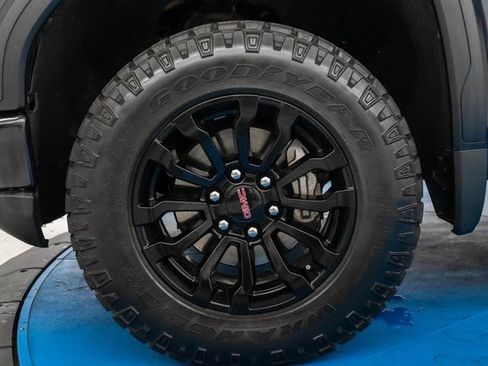 Used 2022 GMC Sierra 1500 AT4X AWD/4WD image 2