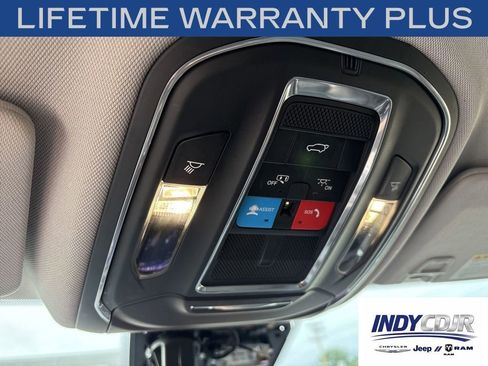 Used 2023 Jeep Grand Cherokee L Limited w/ Black Appearance Package AWD/4WD image 19