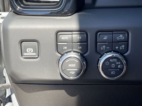 Used 2025 GMC Sierra 2500 AT4 w/ AT4 Premium Plus Package image 18