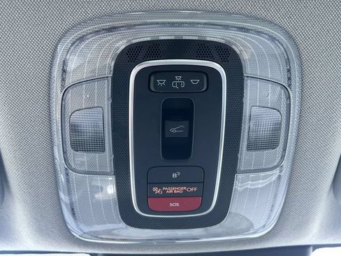 Certified 2025 Hyundai Elantra Limited FWD image 32