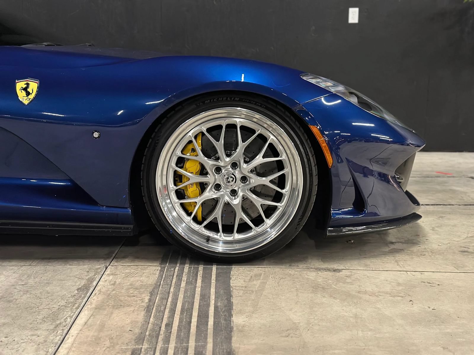 Used 2018 Ferrari 812 Superfast RWD image 31