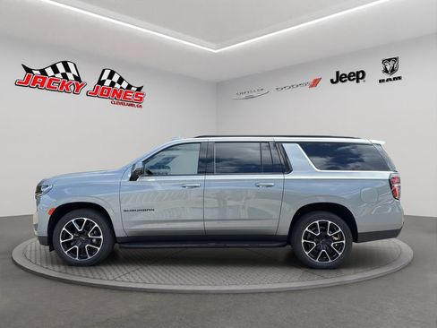Used 2023 Chevrolet Suburban RST w/ Luxury Package AWD/4WD image 3