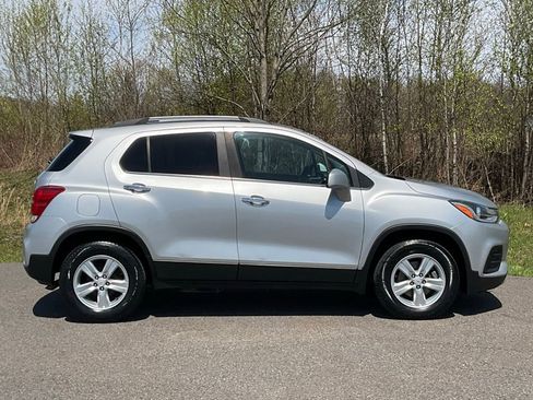 Used 2018 Chevrolet Trax LT w/ LT Convenience Package FWD image 26