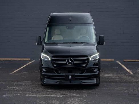 Used 2024 Mercedes-Benz Sprinter 3500 image 3
