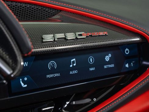 Used 2022 Ferrari SF90 Spider image 39