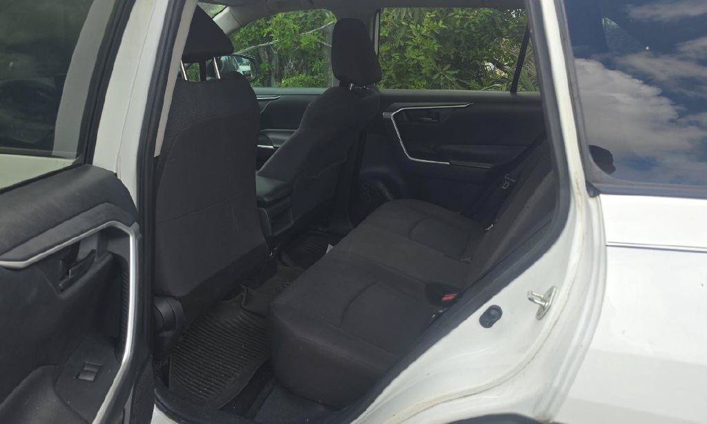 Used 2019 Toyota RAV4 LE FWD image 6