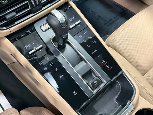 Used 2025 Porsche Macan image 27