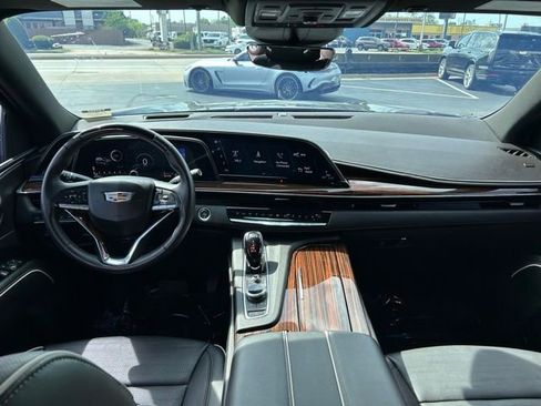 Used 2023 Cadillac Escalade Premium Luxury image 18