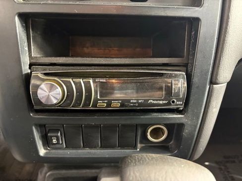 Used 1997 Nissan Pathfinder SE image 11