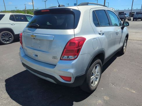 Used 2022 Chevrolet Trax LT w/ LT Convenience Package AWD/4WD image 6
