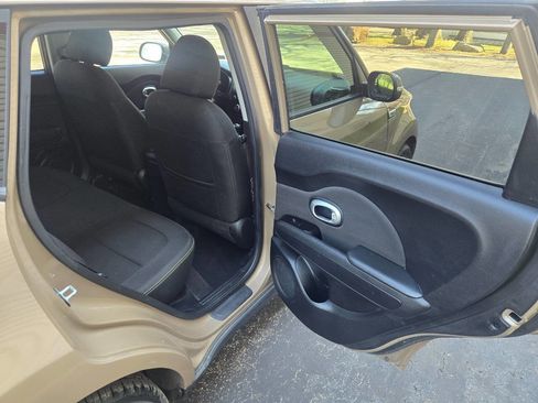 Used 2014 Kia Soul + image 28
