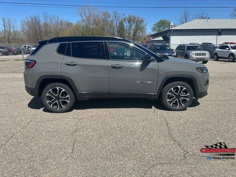 Used 2023 Jeep Compass Limited AWD/4WD image 7
