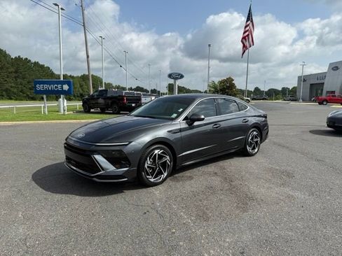 Used 2025 Hyundai Sonata SEL FWD image 3