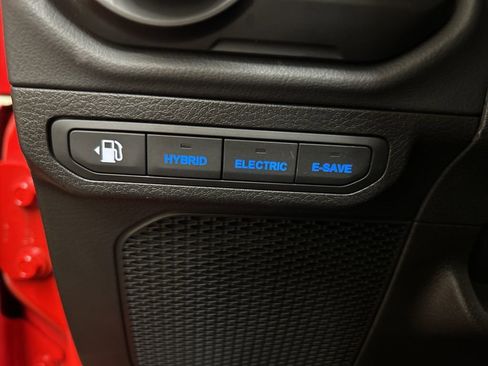 Used 2025 Jeep Wrangler Unlimited Sahara image 25