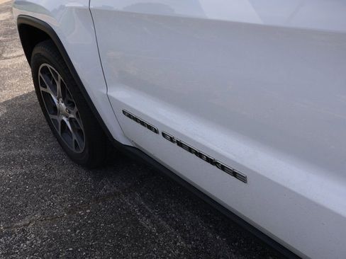 Used 2019 Jeep Grand Cherokee Limited w/ Trailer Tow Group IV AWD/4WD image 18