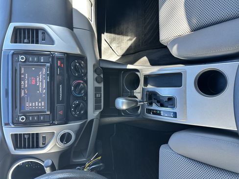 Used 2015 Toyota Tacoma 4x4 Double Cab w/ TRD Sport Package image 30