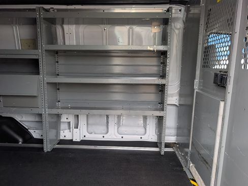 Used 2018 Ford Transit 250 148 Medium Roof RWD image 13