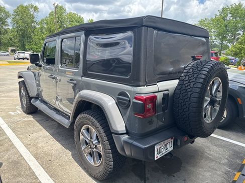 Used 2018 Jeep Wrangler Unlimited Sahara AWD/4WD image 5