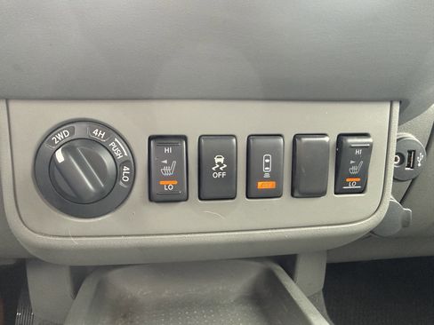 Used 2019 Nissan Frontier SL image 11