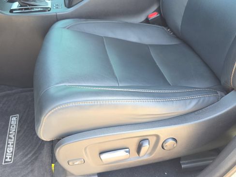 Used 2017 Toyota Highlander XLE FWD image 26