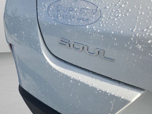 Used 2025 Kia Soul LX w/ LX Technology Package FWD image 31
