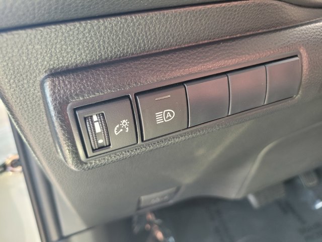 Used 2022 Toyota Corolla LE FWD image 19