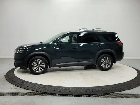 Used 2025 Nissan Pathfinder SL AWD/4WD image 5