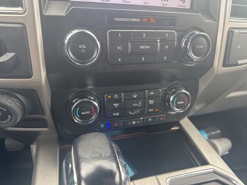 Used 2019 Ford F150 Lariat image 15